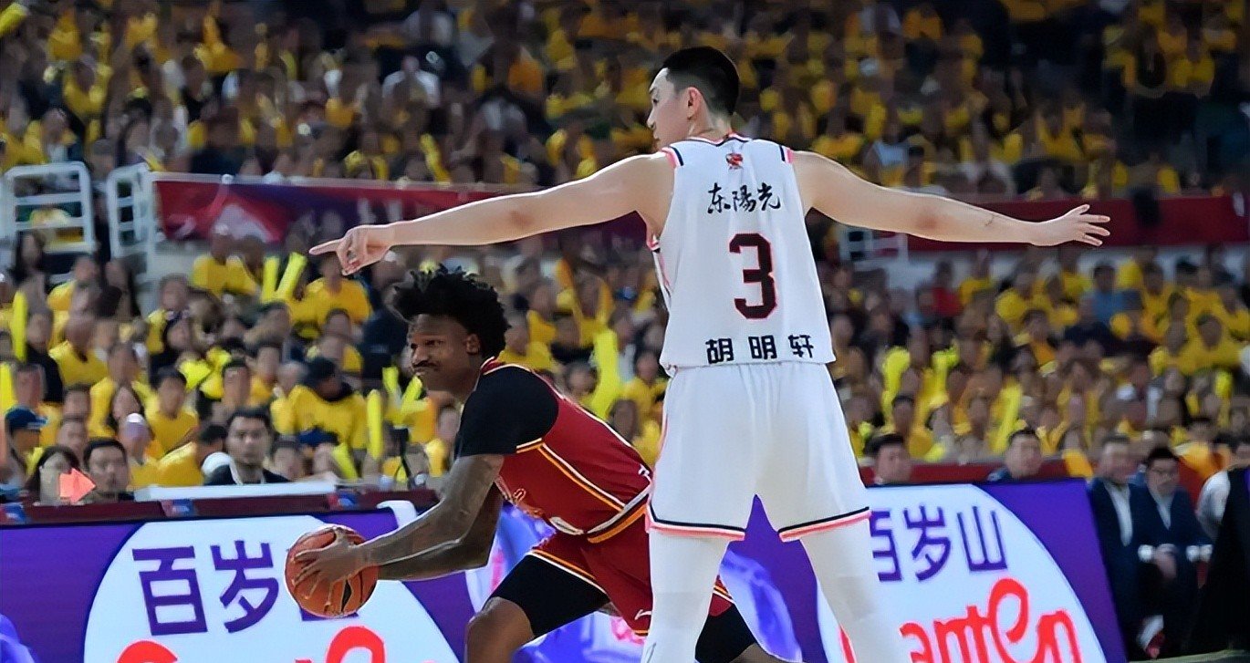 广东队逆转取胜,卫冕前景大增 广东队逆转取胜,卫冕前景大增