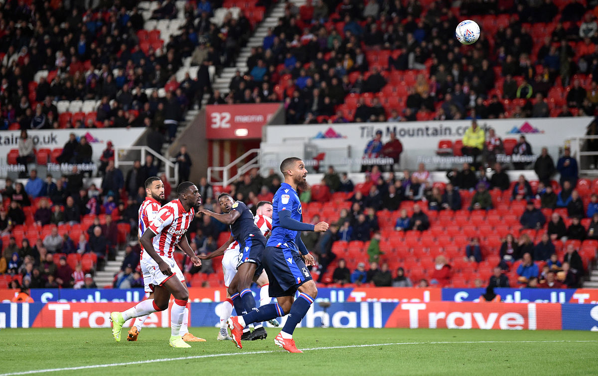雷火电竞简介-包含谢菲联队主场输给维拉，降级压力大增的词条