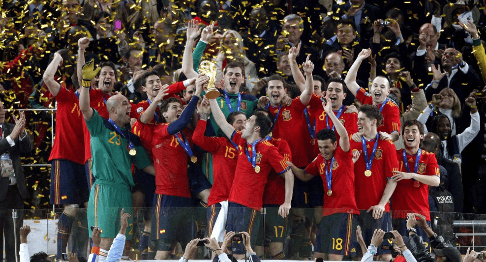 雷火电竞下载-欧国联赛历史战绩回顾，传奇球星风采依旧的简单介绍