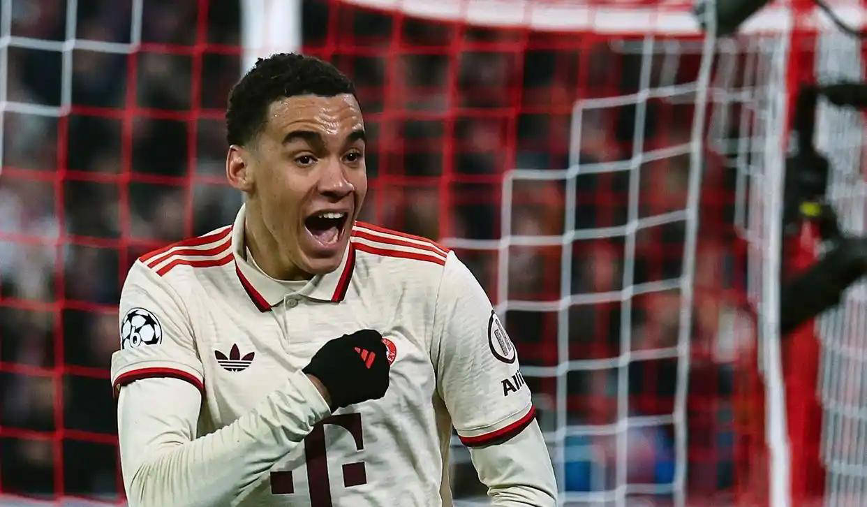 包含拜仁慕尼黑人士怒斥裁判，要求公正执法的词条