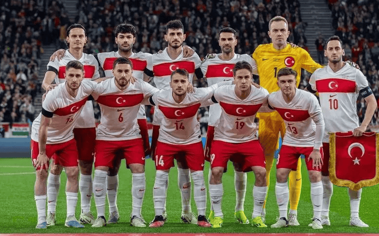 包含格鲁吉亚主场负于威尔士，出线希望不大的词条