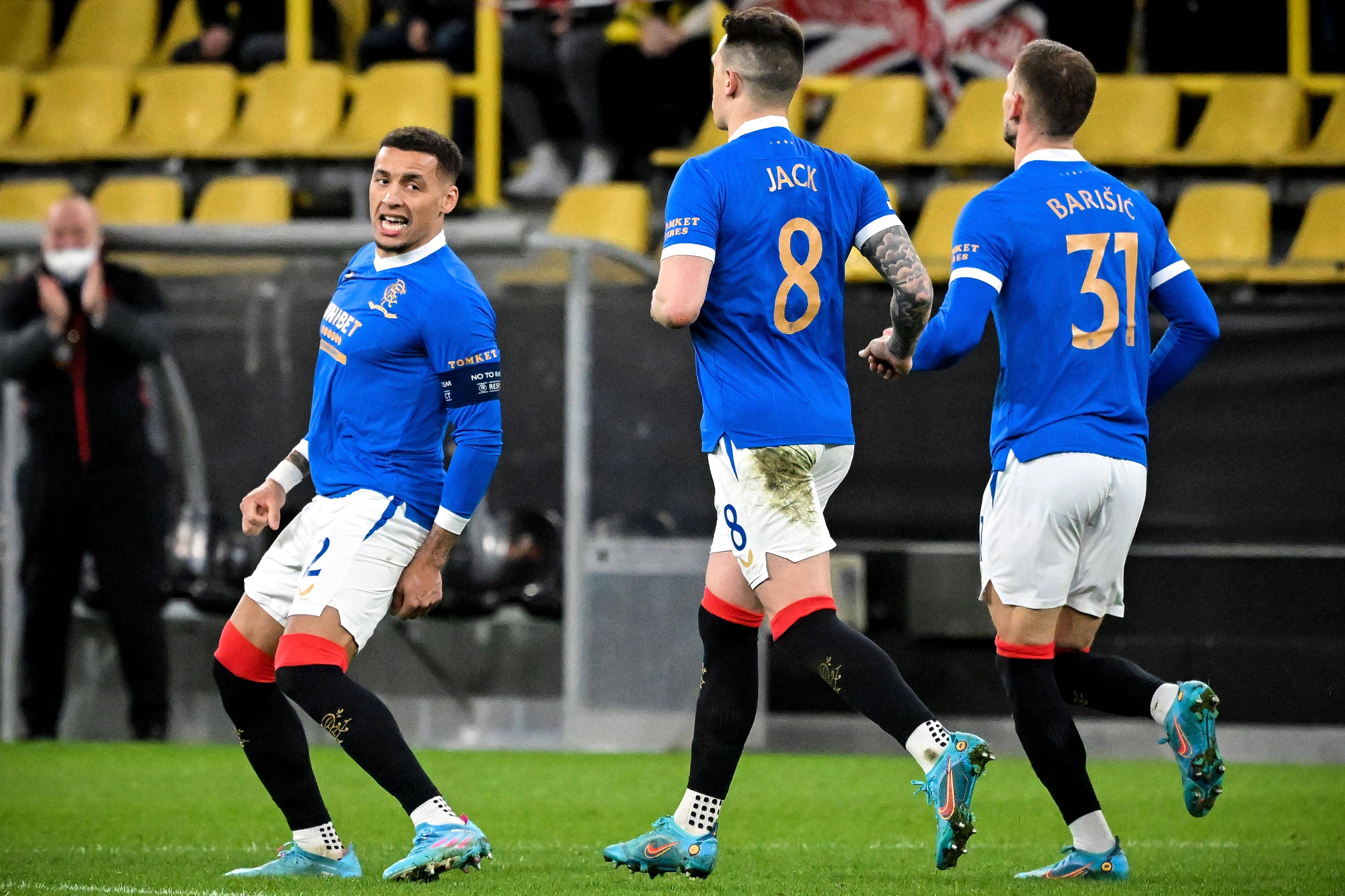 关于精彩不断！球场上争真实力，胜负难以预测的信息