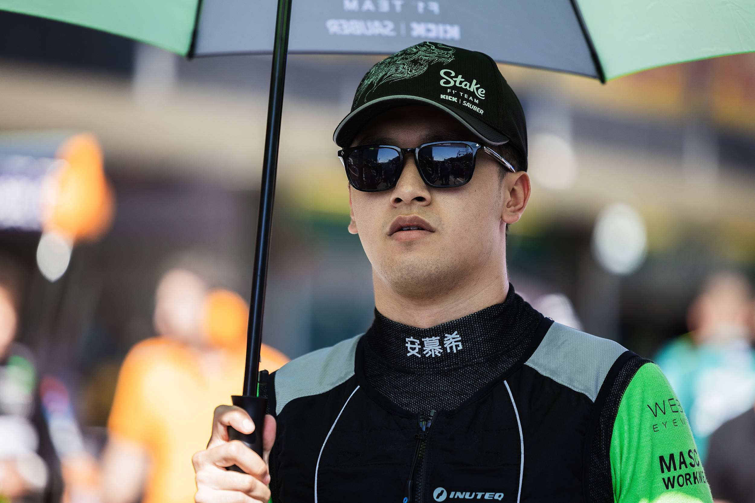 红牛二队翻盘梅赛德斯，周冠宇惊艳四座