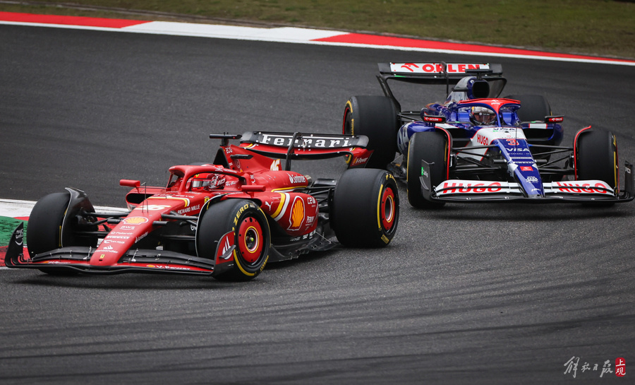 红牛二队鏖战迈凯伦，阿隆索统治全场