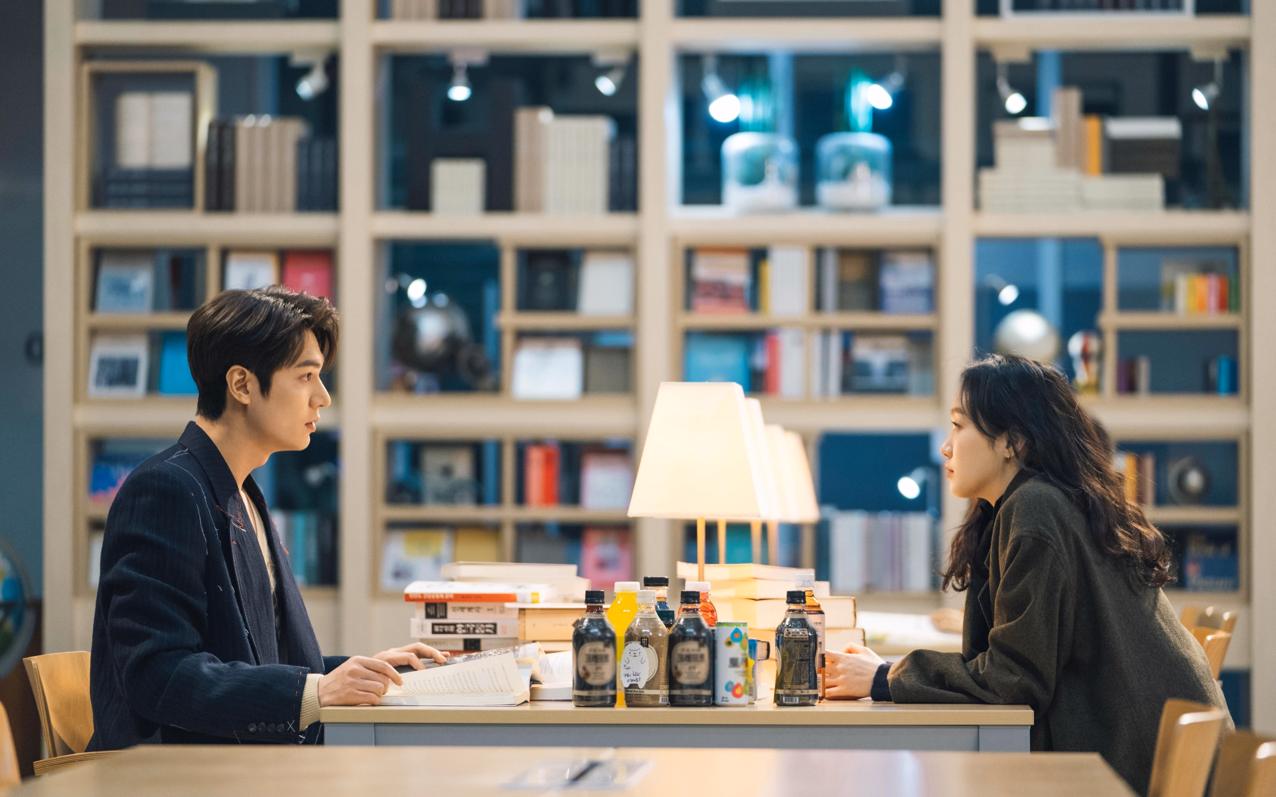 雷火电竞亚洲先驱-终场0.7秒！骑士引擎米切尔引领节奏，绿军关键时刻显冠军本色险胜黄蜂